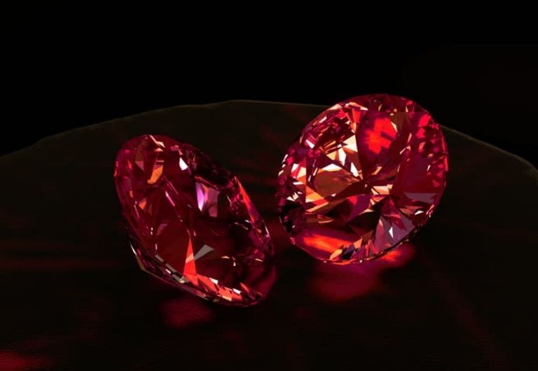 Thông thường, đá Ruby sở hữu gam màu đỏ đậm đặc trưng nhưng loại đá quý giá và có giá trị kinh tế cao nhất thì có màu đỏ như máu bồ câu.