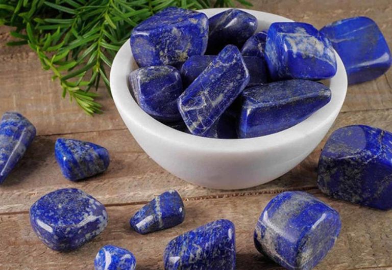 Đá Lapis Lazuli là loại đá màu xanh lam hình thành trong các mỏ đá Marble.