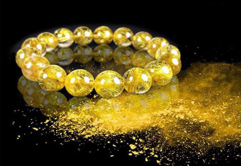Thạch Anh Tóc Vàng là viên đá quý diệu kỳ phù hợp với các gia chủ tuổi Tân Hợi.