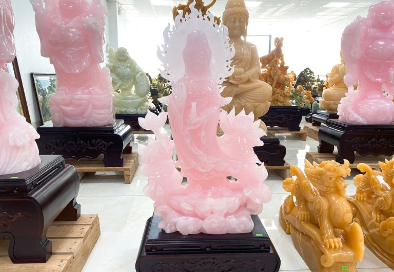 Tượng Phật Quan Thế Âm Bồ Tát Ngọc Onyx là một trong những bức tượng vô cùng thiêng liêng.