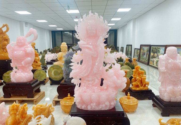 Việc bày trí tượng Phật tại gia đã trở thành một nét đẹp trong nền văn hóa tín ngưỡng của người Việt.