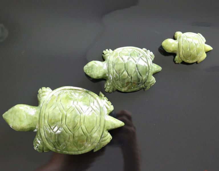 Các thầy phong thủy thường sử dụng năm tượng rùa bằng đá để trấn trạch và đặt ở năm vị trí khác nhau trong nhà.