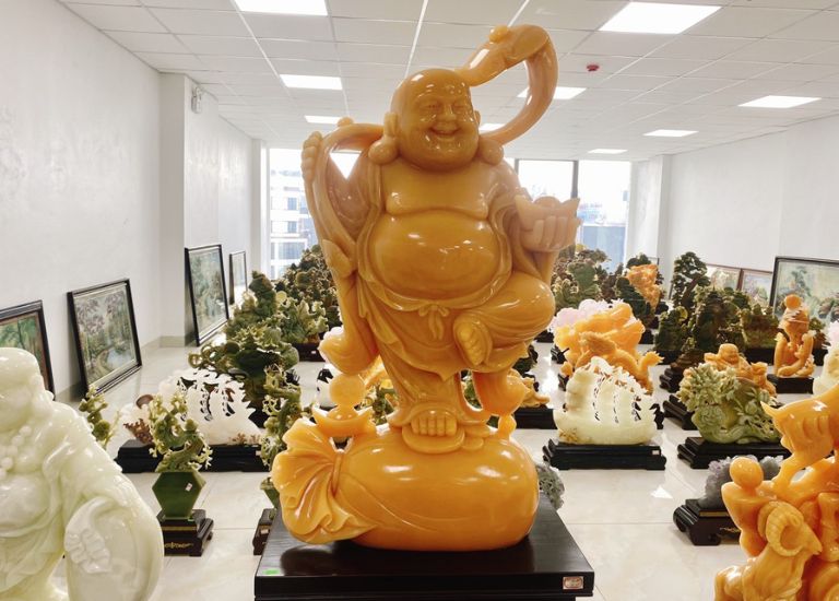 Bên cạnh tượng Linh vật, tượng Phật phong thủy cũng là một gợi ý không tồi dành cho gia chủ tuổi Thìn.
