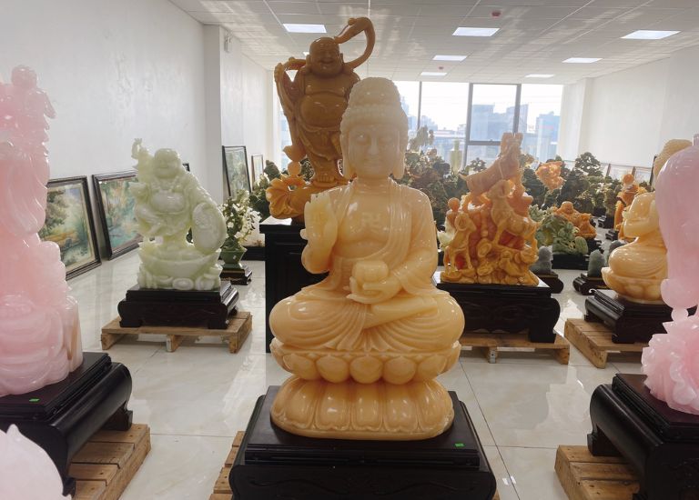 Một trong những mẫu tượng phong thủy được nhiều người tuổi Sửu yêu thích nhất hiện nay là tượng Phật.