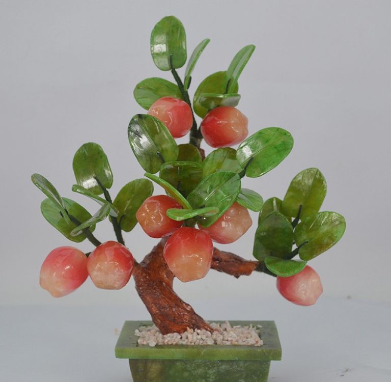 Một trong những hình tượng cây tài lộc phong thủy được nhiều người yêu thích nhất hiện nay là cây táo bằng đá.