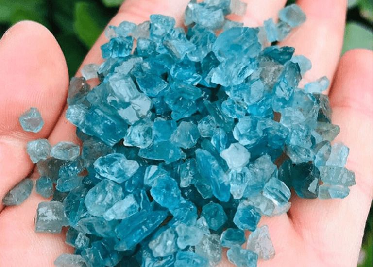 Một trong những loại đá phong thủy dành cho người tuổi Đinh Sửu là đá Thạch Anh xanh dương.