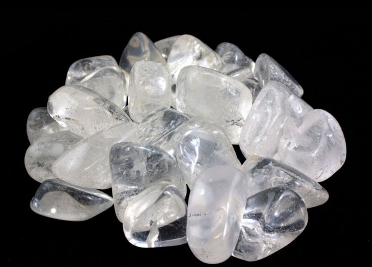 Theo mối quan hệ tương sinh, đá phong thủy trắng xám rất phù hợp với những ai sinh năm 1974.